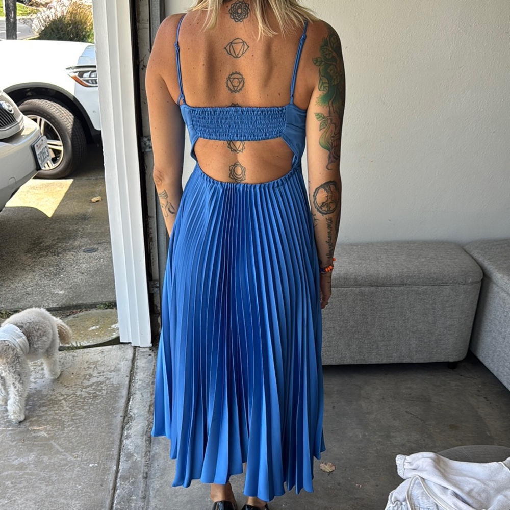 Elegant Blue Pleated Dress - Picture 5 of 5
